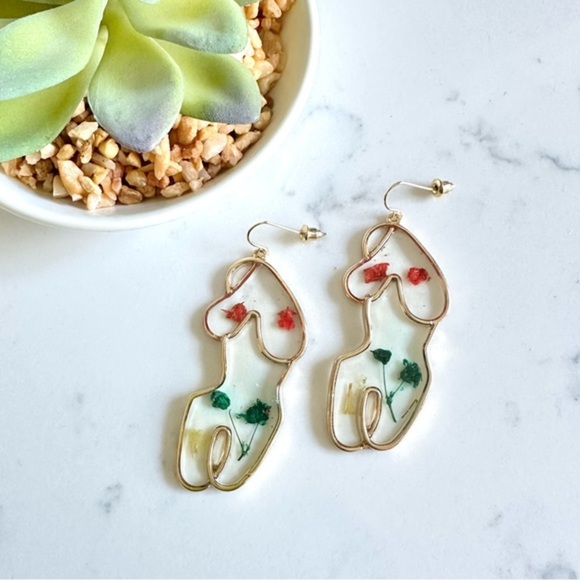 Jewelry - 2/$30🌵 Womens Body Silhouette Dried Pressed Flowers Gold Line Art Earrings